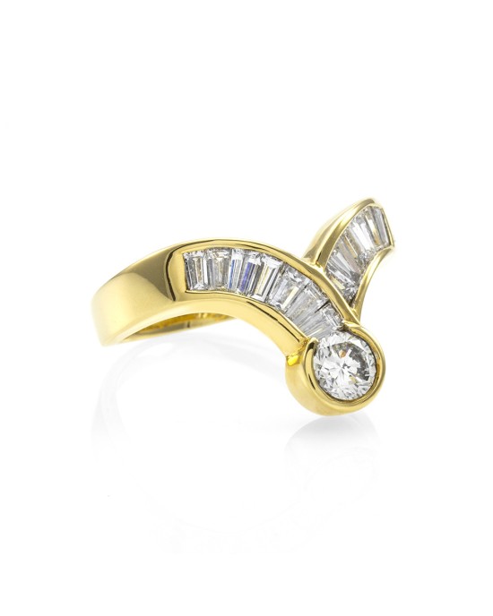 1.26ctw Mixed Cut Diamond 'V' Shaped Ring in 18K Yellow Gold