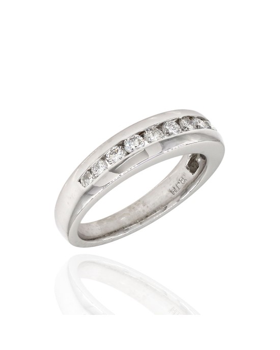 Single Row Diamond Ring in Platinum