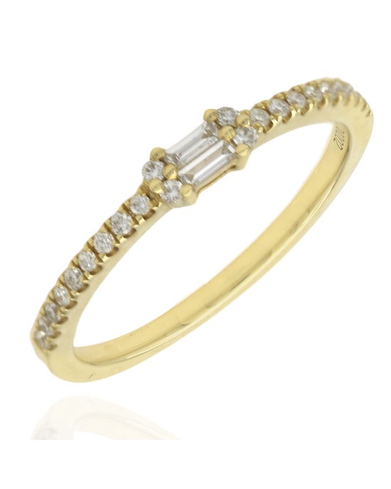Baguette and Round Diamond Ring in Yellow Gold