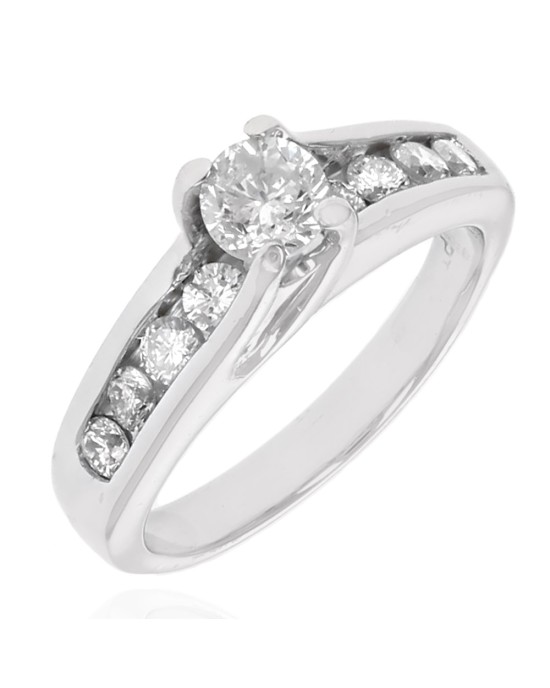 Round Brilliant Cut Diamond Engagement Ring in Platinum